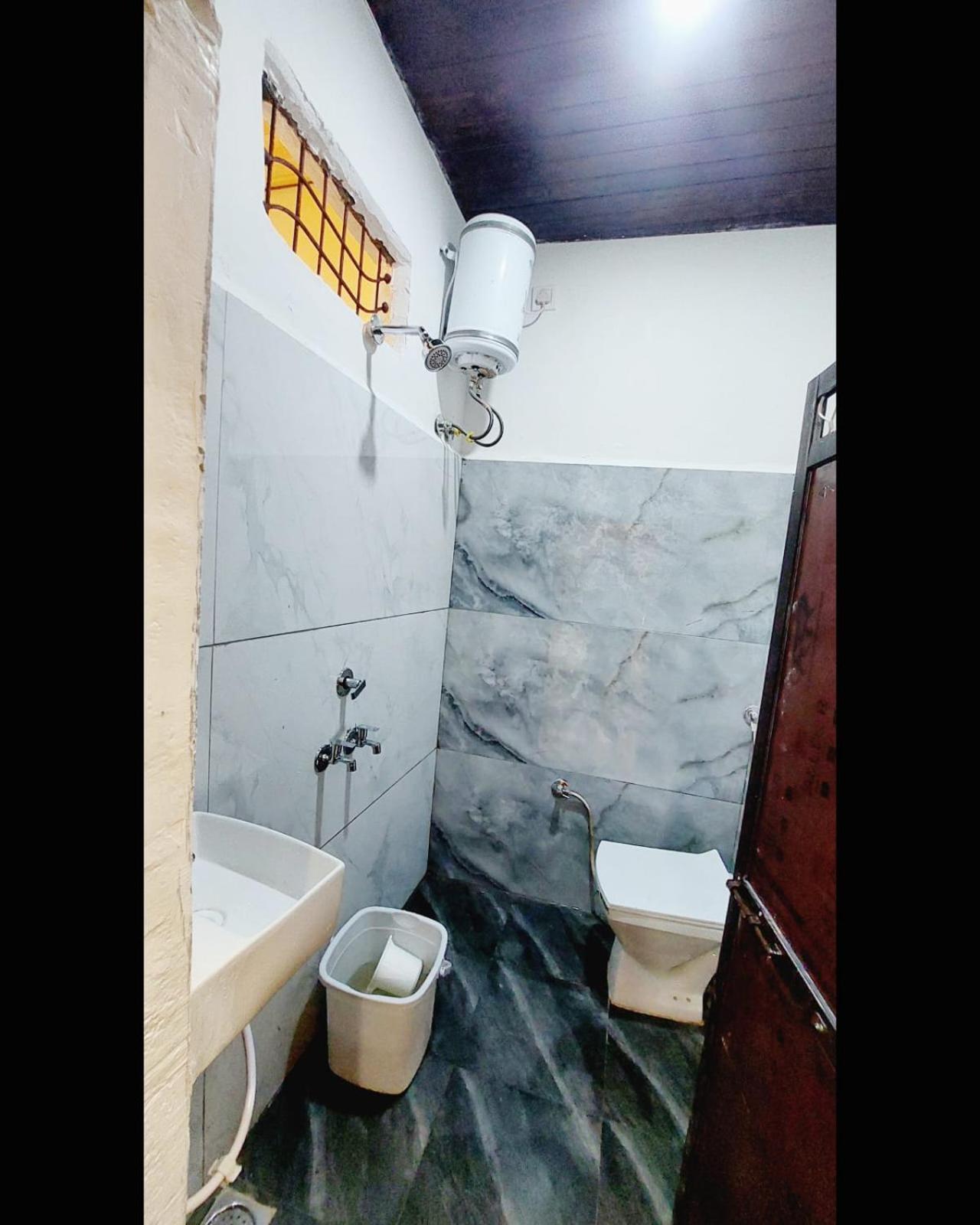 Hotel Om Palace Удджайн Экстерьер фото