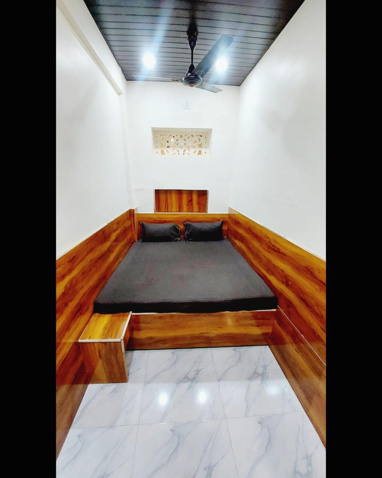 Hotel Om Palace Удджайн Номер фото
