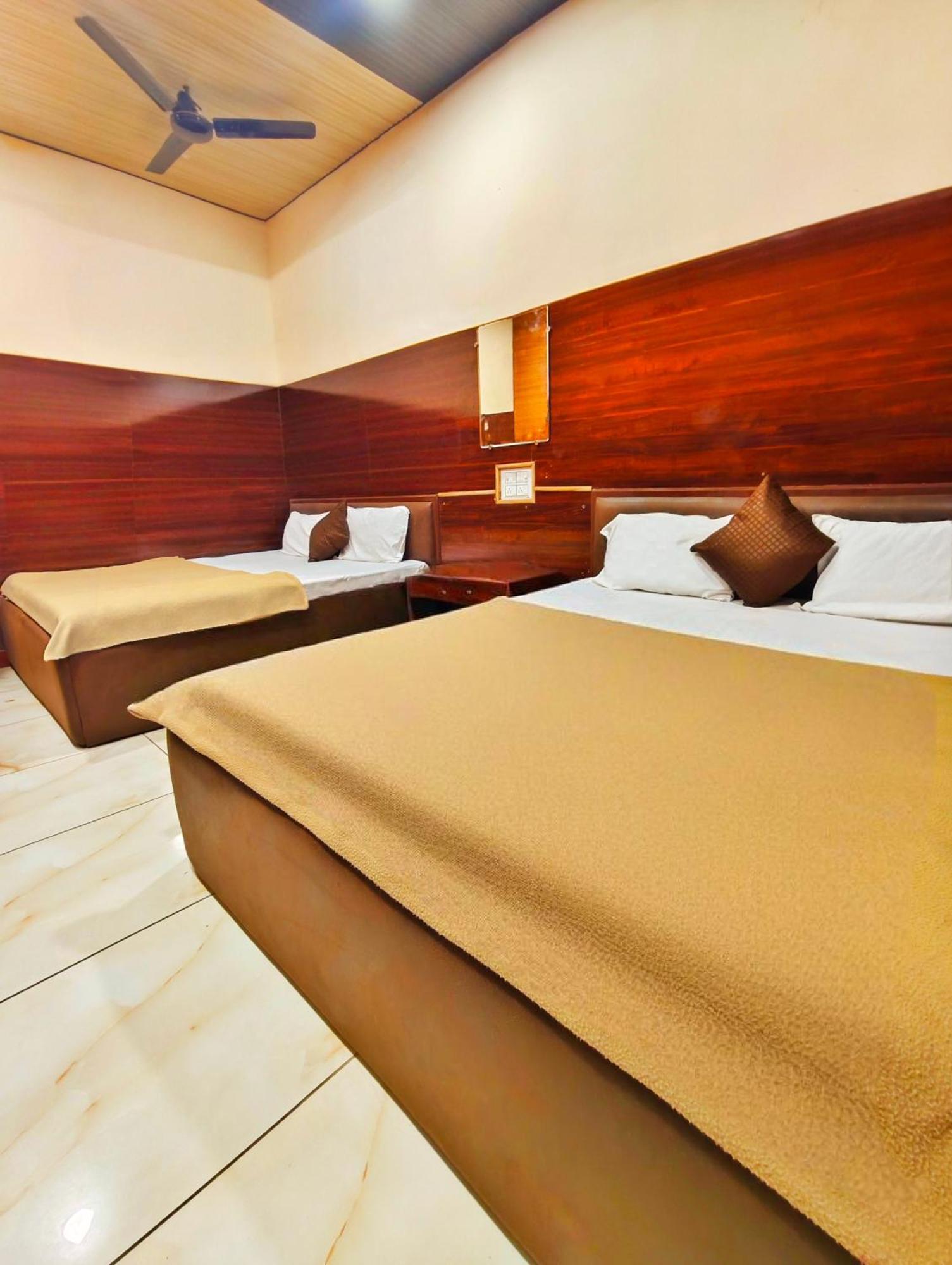 Hotel Om Palace Удджайн Экстерьер фото