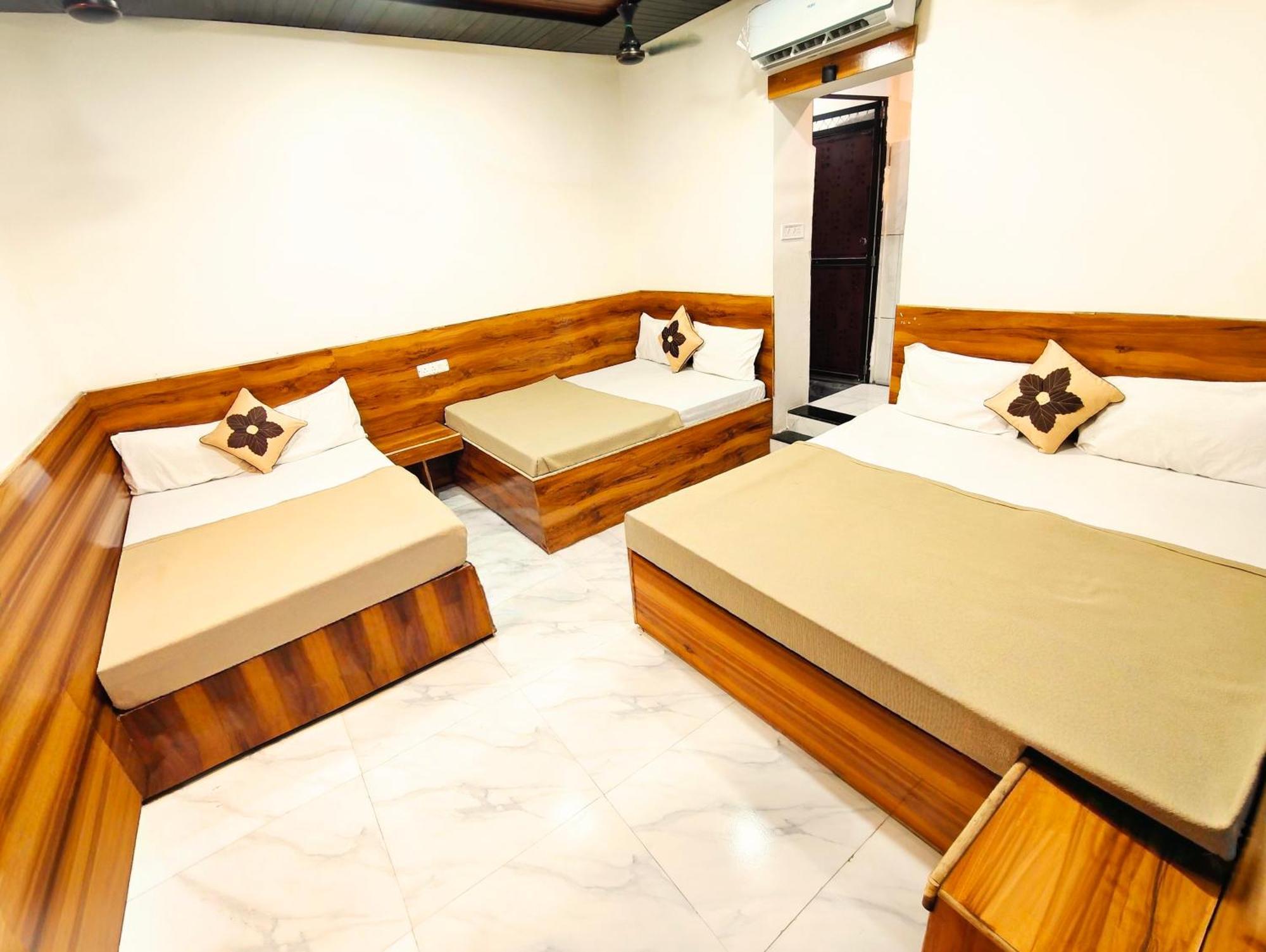 Hotel Om Palace Удджайн Экстерьер фото