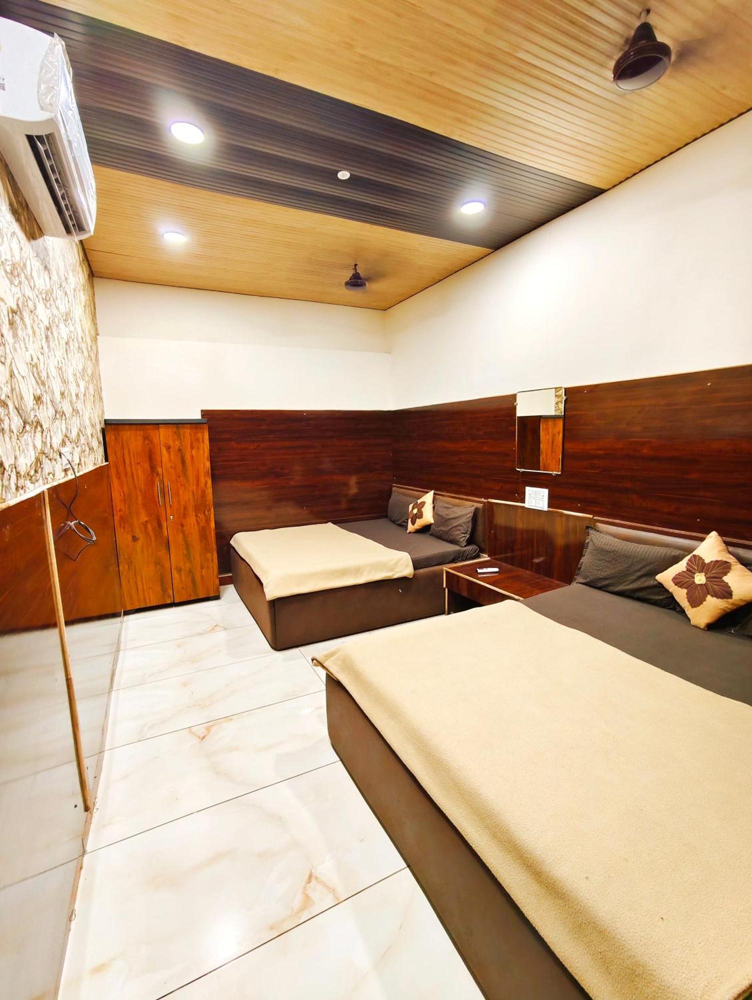 Hotel Om Palace Удджайн Экстерьер фото